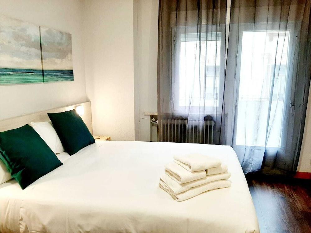 סלאמנקה Arjori Rooms Hostal מראה חיצוני תמונה