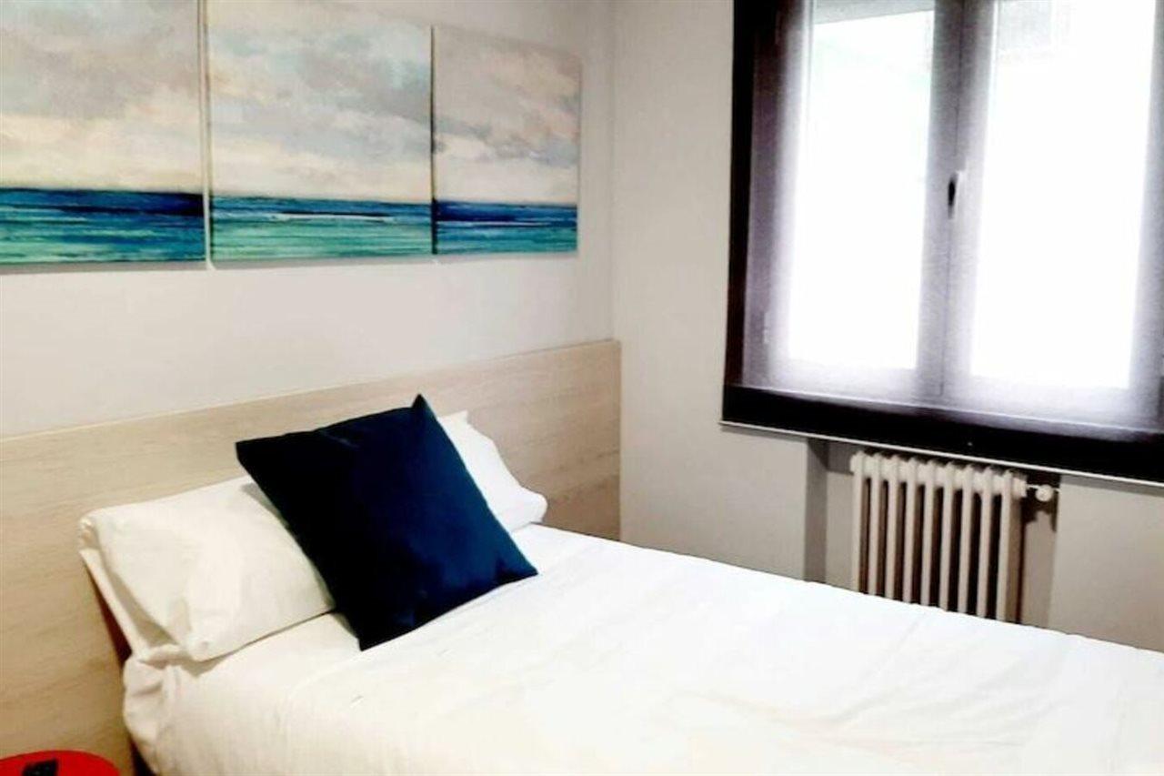 סלאמנקה Arjori Rooms Hostal מראה חיצוני תמונה