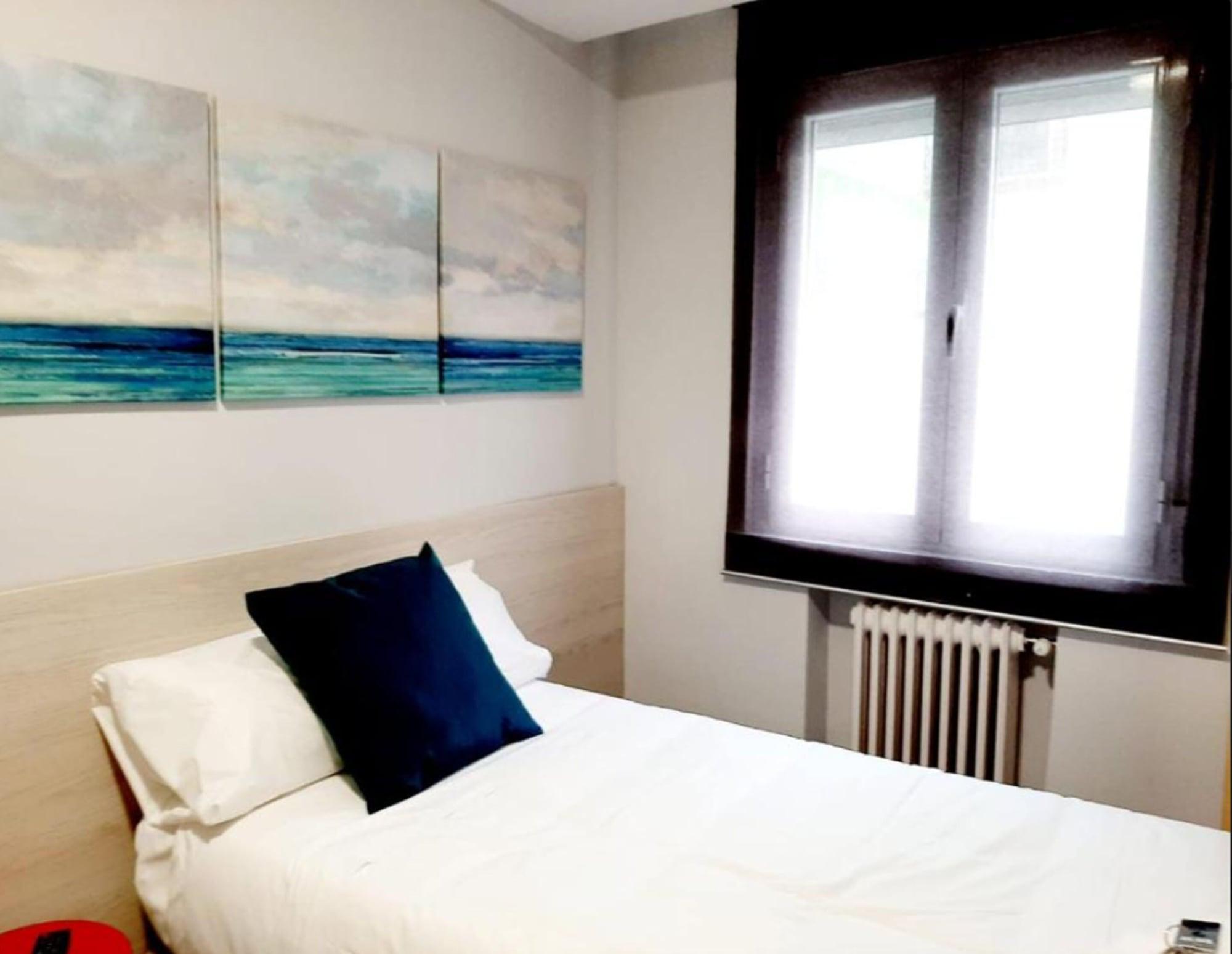 סלאמנקה Arjori Rooms Hostal מראה חיצוני תמונה