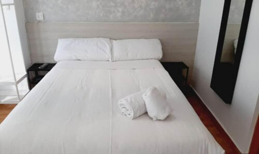סלאמנקה Arjori Rooms Hostal מראה חיצוני תמונה