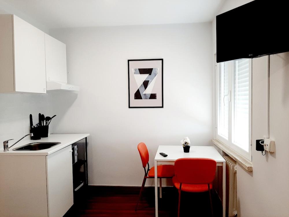 סלאמנקה Arjori Rooms Hostal מראה חיצוני תמונה