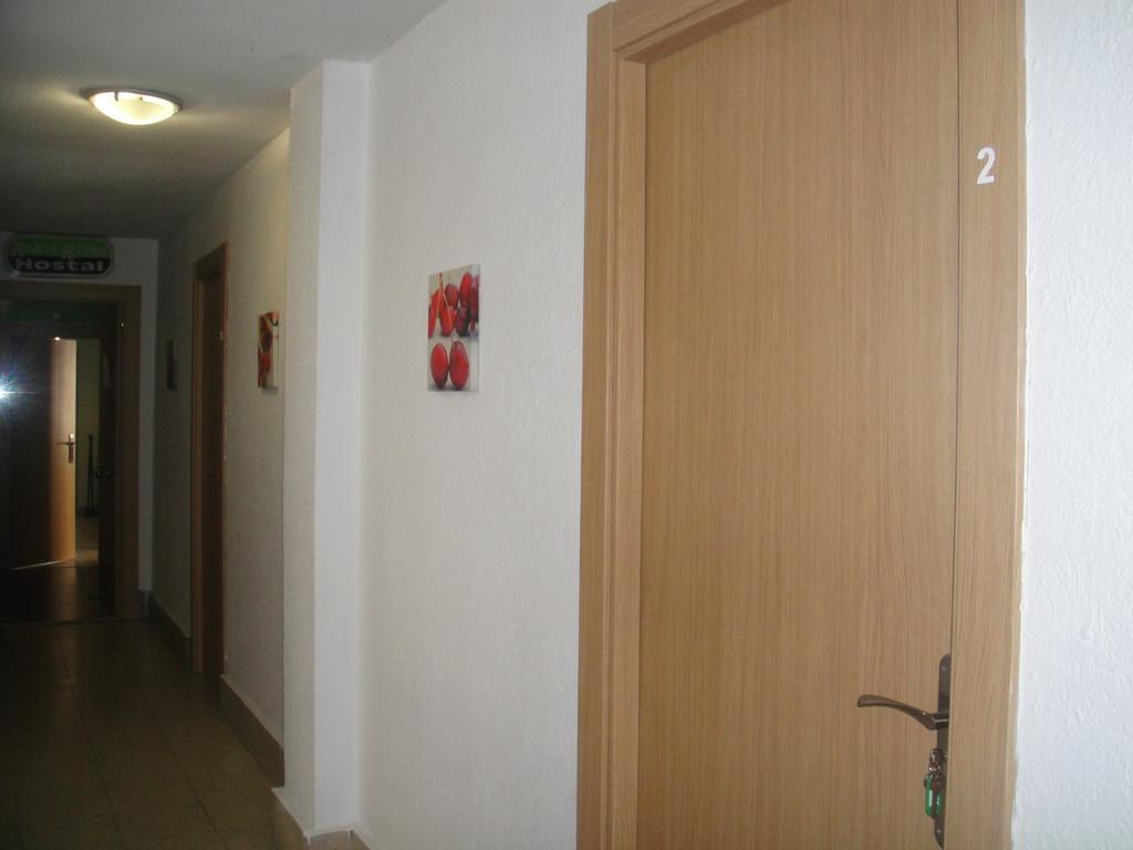סלאמנקה Arjori Rooms Hostal מראה חיצוני תמונה