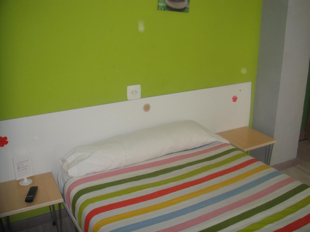 סלאמנקה Arjori Rooms Hostal מראה חיצוני תמונה