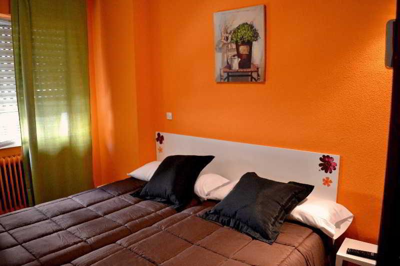 סלאמנקה Arjori Rooms Hostal מראה חיצוני תמונה