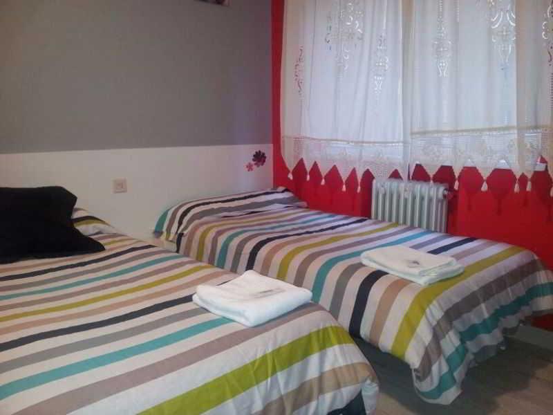 סלאמנקה Arjori Rooms Hostal מראה חיצוני תמונה