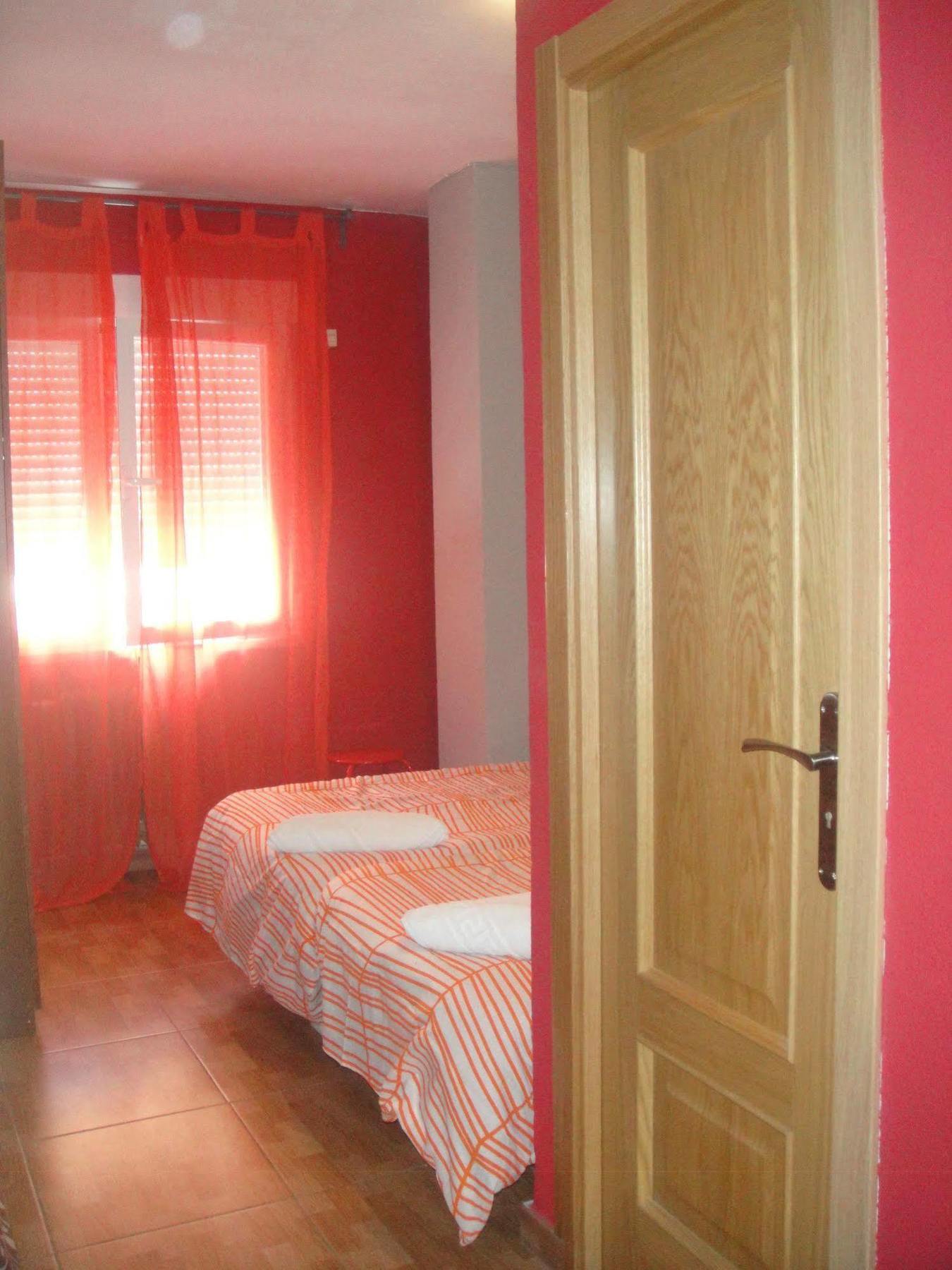 סלאמנקה Arjori Rooms Hostal מראה חיצוני תמונה