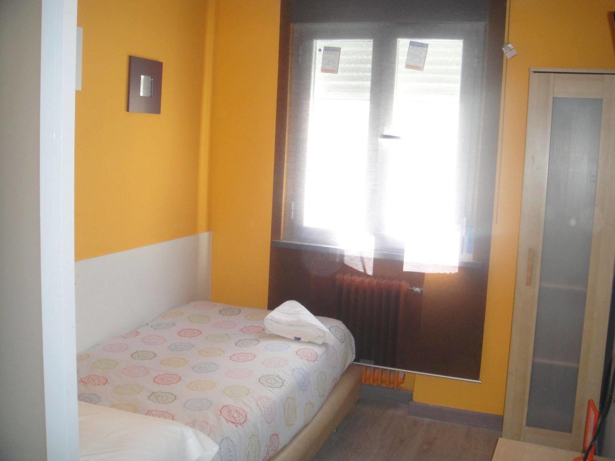 סלאמנקה Arjori Rooms Hostal מראה חיצוני תמונה