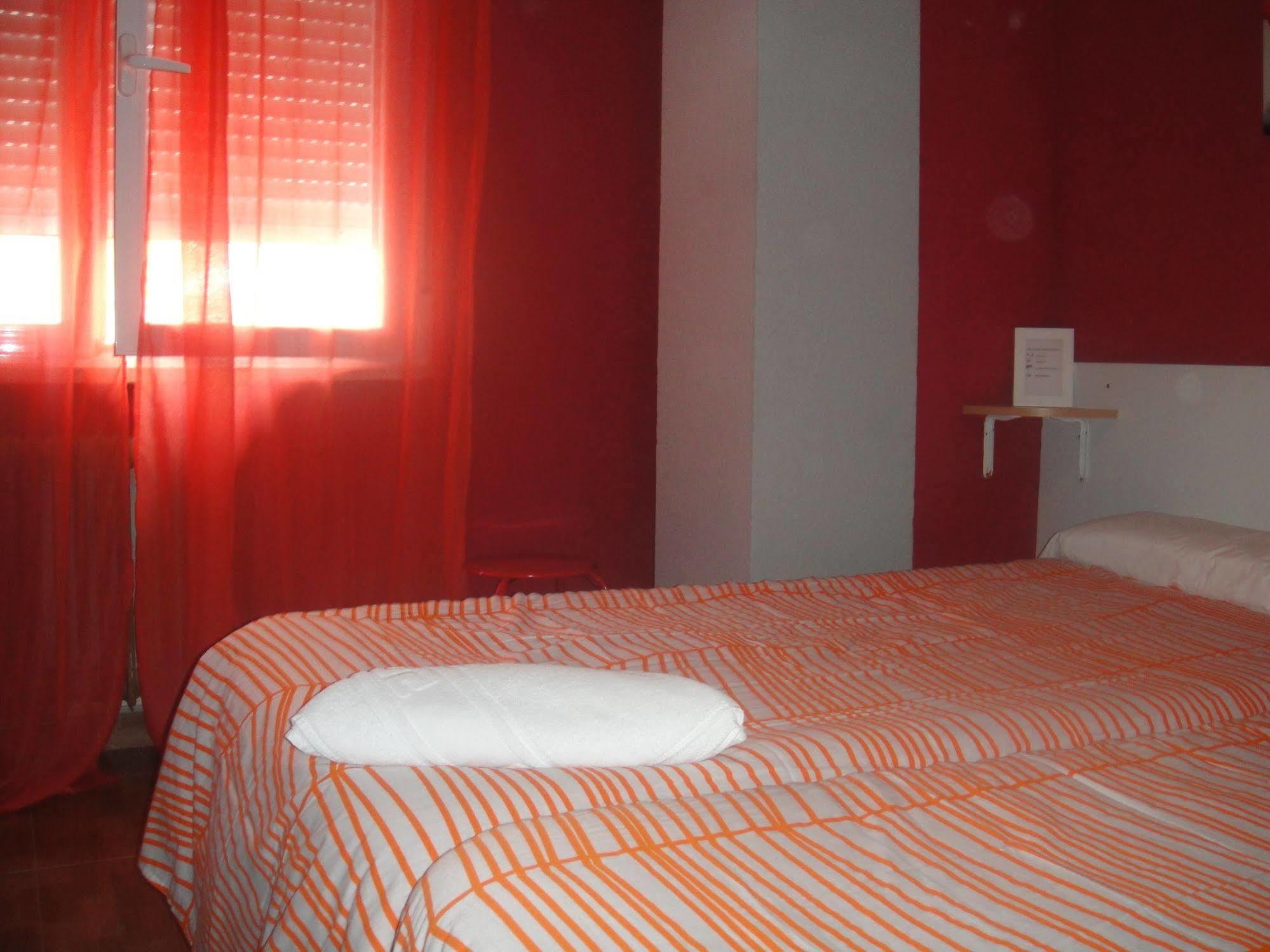 סלאמנקה Arjori Rooms Hostal מראה חיצוני תמונה
