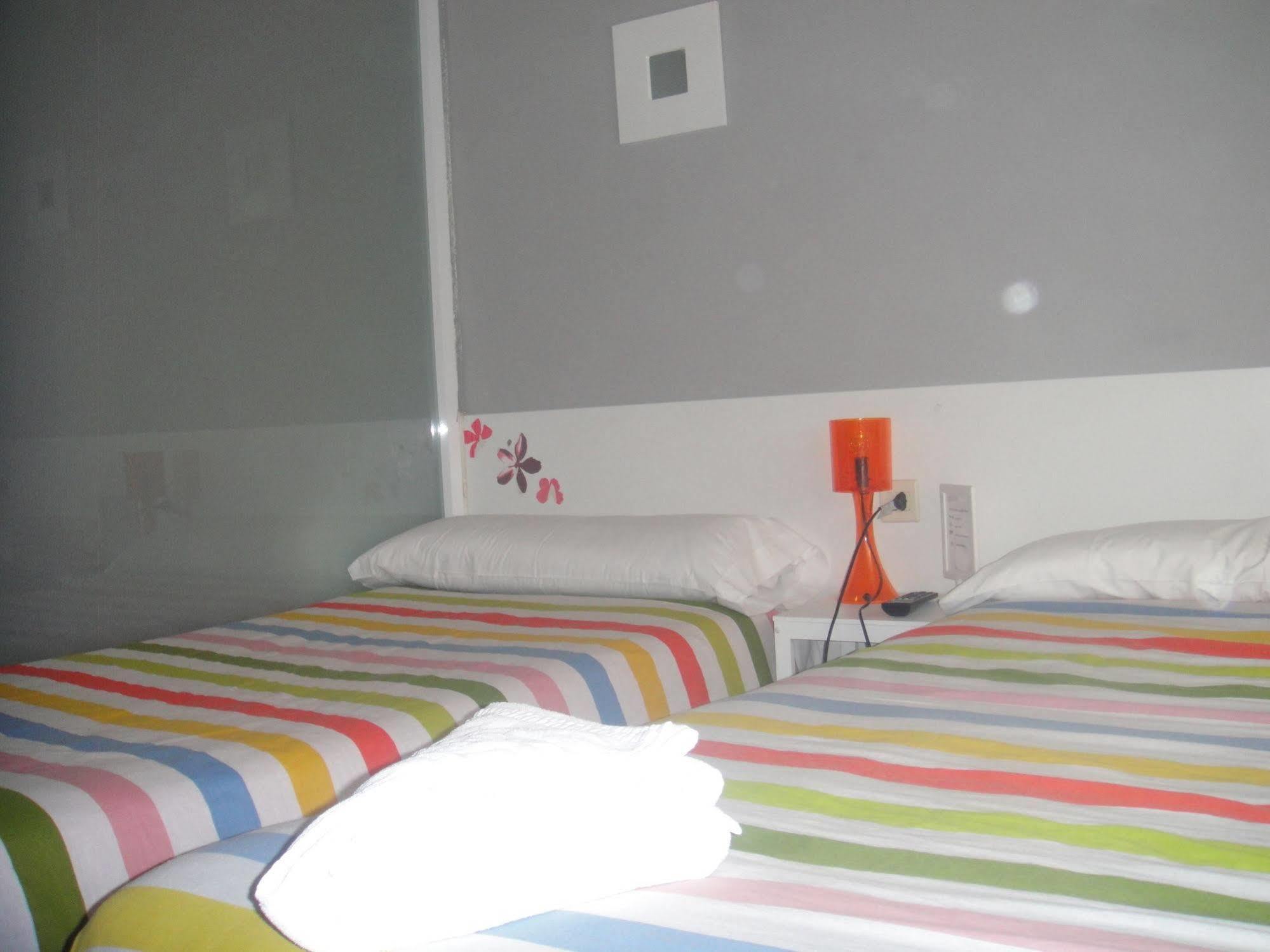סלאמנקה Arjori Rooms Hostal מראה חיצוני תמונה